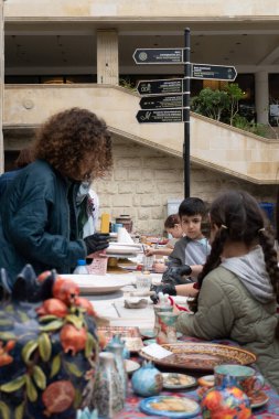  Icherisheher 'daki Uluslararası Halı Festivali (Eski Şehir). Bakü, Azerbaycan. 3 Mayıs 2025.