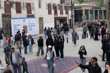  Icherisheher 'daki Uluslararası Halı Festivali (Eski Şehir). Bakü, Azerbaycan. 3 Mayıs 2025.