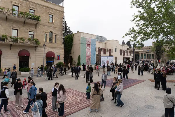 Icherisheher 'daki Uluslararası Halı Festivali (Eski Şehir). Bakü, Azerbaycan. 3 Mayıs 2025.