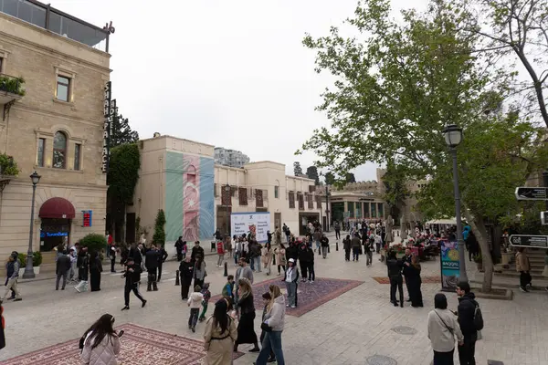  Icherisheher 'daki Uluslararası Halı Festivali (Eski Şehir). Bakü, Azerbaycan. 3 Mayıs 2025.