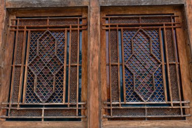 Seyahat ve turizm konsepti. Fotoğraf Sheki 'nin turizm potansiyelini anlatıyor. Sheki, Azerbaycan. 07.22.2025.