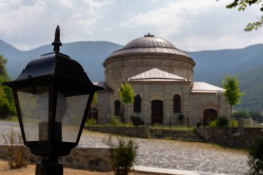 Seyahat ve turizm konsepti. Fotoğraf Sheki 'nin turizm potansiyelini anlatıyor. Sheki, Azerbaycan. 07.22.2025.