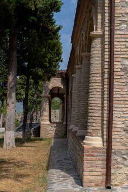 Seyahat ve turizm konsepti. Fotoğraf Sheki 'nin turizm potansiyelini anlatıyor. Sheki, Azerbaycan. 07.22.2025.