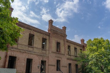 Seyahat ve turizm konsepti. Fotoğraf Sheki 'nin turizm potansiyelini anlatıyor. Sheki, Azerbaycan. 07.22.2025.
