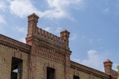 Seyahat ve turizm konsepti. Fotoğraf Sheki 'nin turizm potansiyelini anlatıyor. Sheki, Azerbaycan. 07.22.2025.