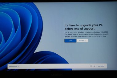 Bir dizüstü bilgisayar ekranında gösterilen Windows güncelleme sunma iletisi.
