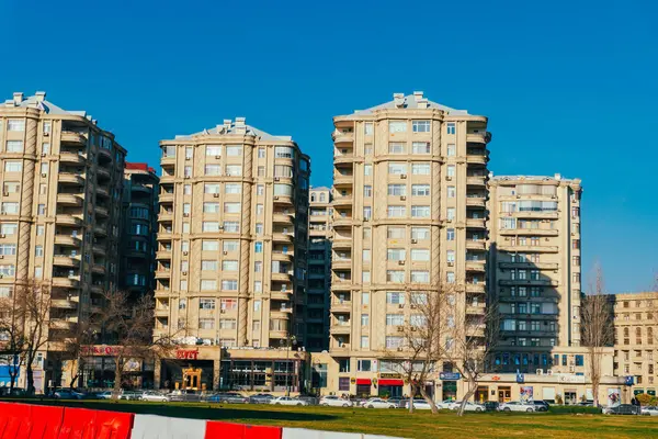 Bakü harika ve güzel bir şehir.