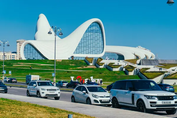 Heydar Aliyev Merkezi. Bakü, Azerbaycan. 16.02.2025.