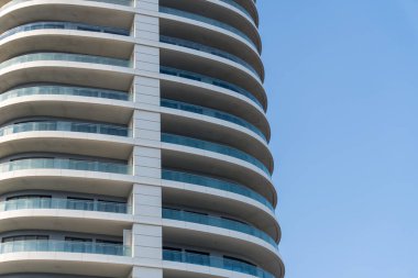 Beyaz Şehir 'de inanılmaz bir mimari. Bakü, Azerbaycan. 28.06.2025.