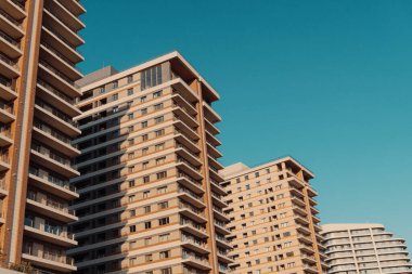 Beyaz Şehir 'de inanılmaz bir mimari. Bakü, Azerbaycan. 28.06.2025.