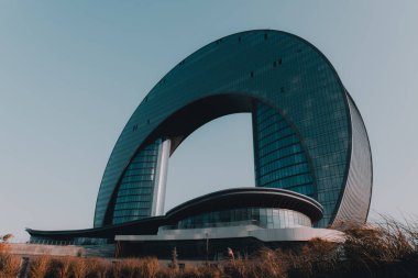 Fotoğraf kentsel alanda ele geçirildi. Bakü, Azerbaycan.