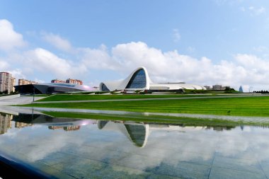 Fotoğraf kentsel alanda ele geçirildi. Bakü, Azerbaycan.
