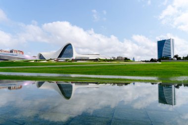 Fotoğraf kentsel alanda ele geçirildi. Bakü, Azerbaycan.