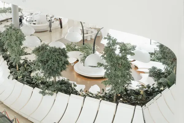 Haydar Aliyev Merkezi 'nin içinde. Bakü, Azerbaycan. 20.08.2025.