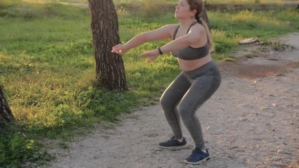 Koncept Sportu Fitness Venku Žena Zahřívá Před Spuštěním — Stock video