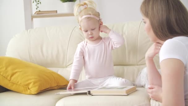 Şitme Bozukluğu Tedavi Konsepti Şitme Cihazı Olan Çocuk — Stok video