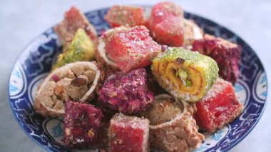 Geleneksel mutfak ve yerel yemekler kavramı. Doğulu tatlılar. Türk lokumu