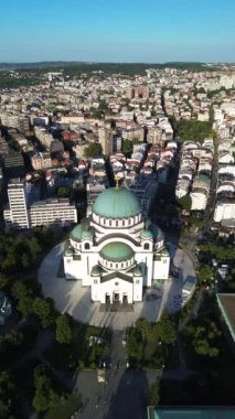 Dünyanın en büyük Ortodoks kiliselerinden biri olan Belgrad, Sırbistan 'daki Saint Sava tapınağının insansız hava aracı görüntüsü.