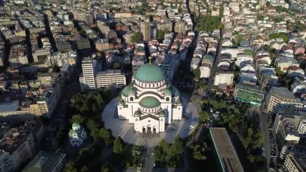 世界最大の正教会の一つである聖サヴァ寺院のドローンビュー ベオグラード セルビア — ストック動画