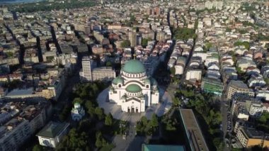 Dünyanın en büyük Ortodoks kiliselerinden biri olan Belgrad, Sırbistan 'daki Saint Sava tapınağının insansız hava aracı görüntüsü.