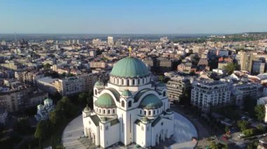 Dünyanın en büyük Ortodoks kiliselerinden biri olan Belgrad, Sırbistan 'daki Saint Sava tapınağının insansız hava aracı görüntüsü.