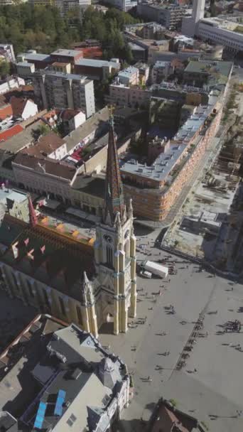 Αεροφωτογραφία Της Ευρωπαϊκής Πόλης Αρχιτεκτονικά Κτίρια Και Δρόμους Κεντρική Πλατεία — Αρχείο Βίντεο