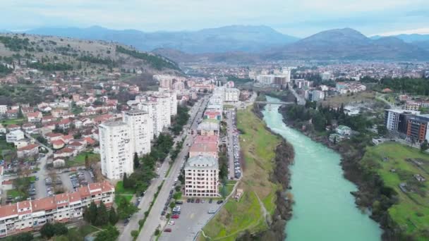 Tatil Seyahat Konsepti Podgorica Karadağ Moraca Nehri Tarihi Eser Olan — Stok video