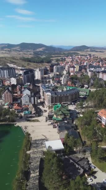 セルビアのZlatiborの都市空間の空撮 — ストック動画
