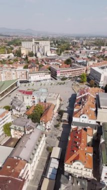 Avrupa 'ya seyahat kavramı. Cacak şehrinin şehir alanının hava görüntüsü.