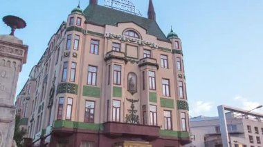 Sabahleyin sis ve siste Belgrad şehrinin insansız hava görüntüsü. Zemun ve Yeni Belgrad bölgesi, Sırbistan ve Avrupa