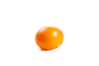 Beyaz arka planda yumuşak gölgeli olgun sulu sarı domates. Beyaz üzerine sebze koleksiyonu