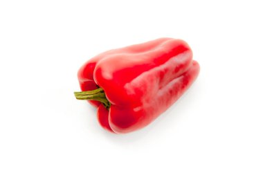 Tatlı dolmalık biber olarak bilinen kırmızı dolma biber (capsicum), kesme yolu ile beyaz arkaplanda izole edilmiş kırmızı biber.