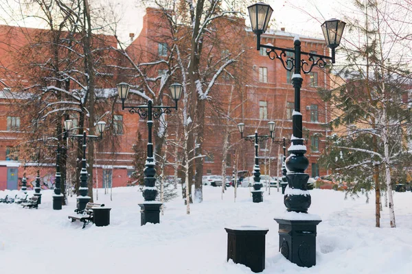 Snowy Winter Straatbeeld Met Gebouwen Sneeuw Stad — Stockfoto
