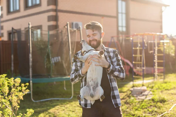 Junger Mann Mit Weißem Jack Russell Terrier Hund Mit Braunen — Stockfoto