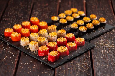 Baharatlı sriracha kewpie mayonezli Japon somonu.