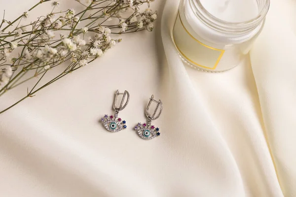 Elegant Jewelry Set Silver Earrings Gem Jewelry Set Minimalist Style — Stock Photo, Image