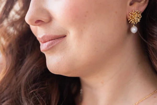 Glamour Beauty Jewelry Luxury Close Beautiful Woman Face Pearl Earring — Stock Photo, Image