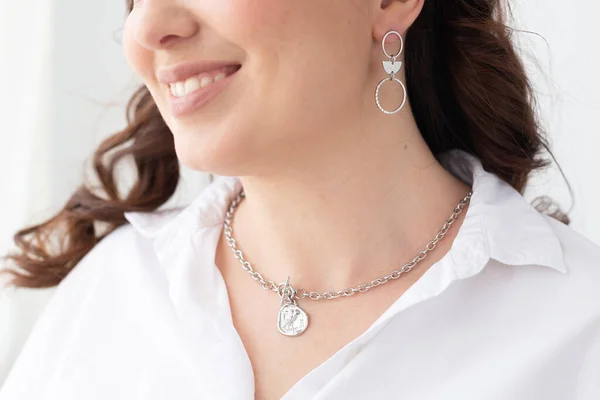 Beautiful Woman Stylish Accessories Closeup Jewelry Handmade Jewellery Concept — Stock Photo, Image