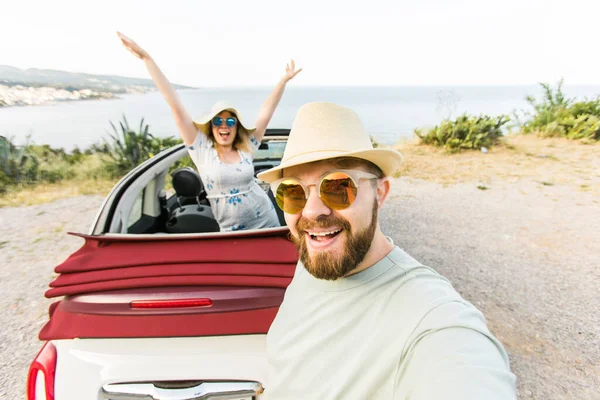 Glückliches Schönes Verliebtes Paar Das Urlaub Ein Selfie Porträt Mit — Stockfoto