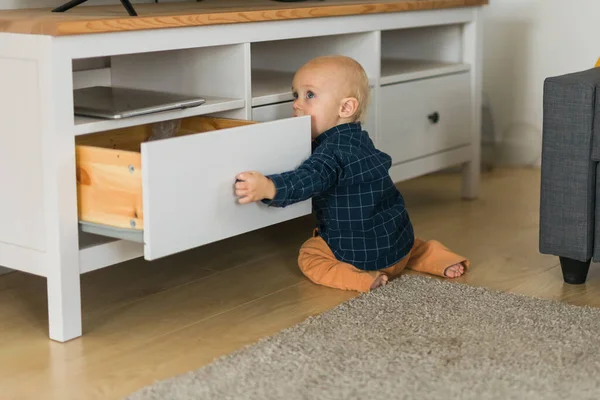 Toddler Baby Boy Open Cabinet Drawer His Hand Child Explore — Foto de Stock