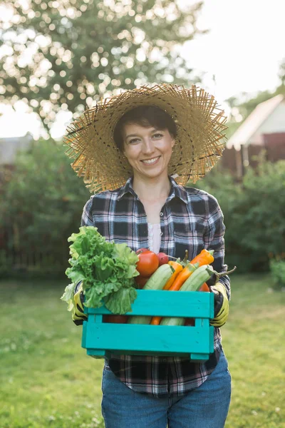 Farmer Woman Holding Wooden Box Full Fresh Raw Vegetables Basket — Stockfoto