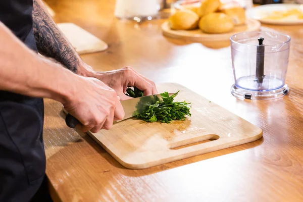 Chef Chopping Parsley Knife Wooden Board — Stockfoto