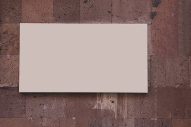 AVM binasının duvarında fotokopi alanı olan açık hava reklamları.