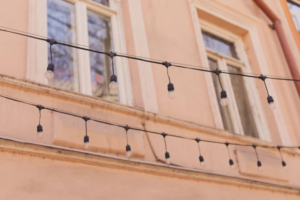 Decorative Outdoor String Light Bulbs Hanging Tree City Urban Street — Stock Photo, Image
