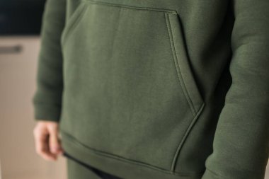 Kapüşonlu kumaş. Kapüşonlu kapüşonlu kapüşonlu, kahverengi tekstil, sıcak kumaş makro arka plan..