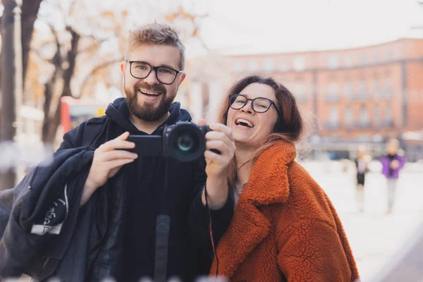 Genç Çiftin Yakın Plan Çekimleri Açık Havada Selfie Çekin Genç — Stok fotoğraf