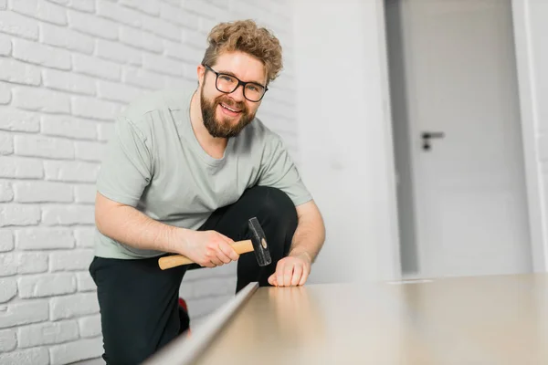 Young Attractive Man Assembles Furniture Handwerker Interior Objects — Stock Photo, Image