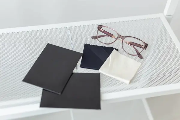 Glazen Vodden Voor Lensdoekjes Plank Accessoires Voor Bril Concept — Stockfoto