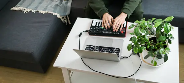Recording Electronic Music Track Portable Midi Keyboard Laptop Computer Home — Stock Photo, Image