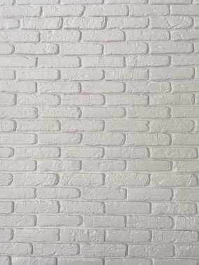 Beyaz tuğlalı bir duvarın detaylı görüntüsü, desenli yüzeyi ve tek bir deseni var. Minimalist iç tasarımın sadeliği ve zarafeti. Metin için boşluk ve kopyalama alanı olan arkaplan